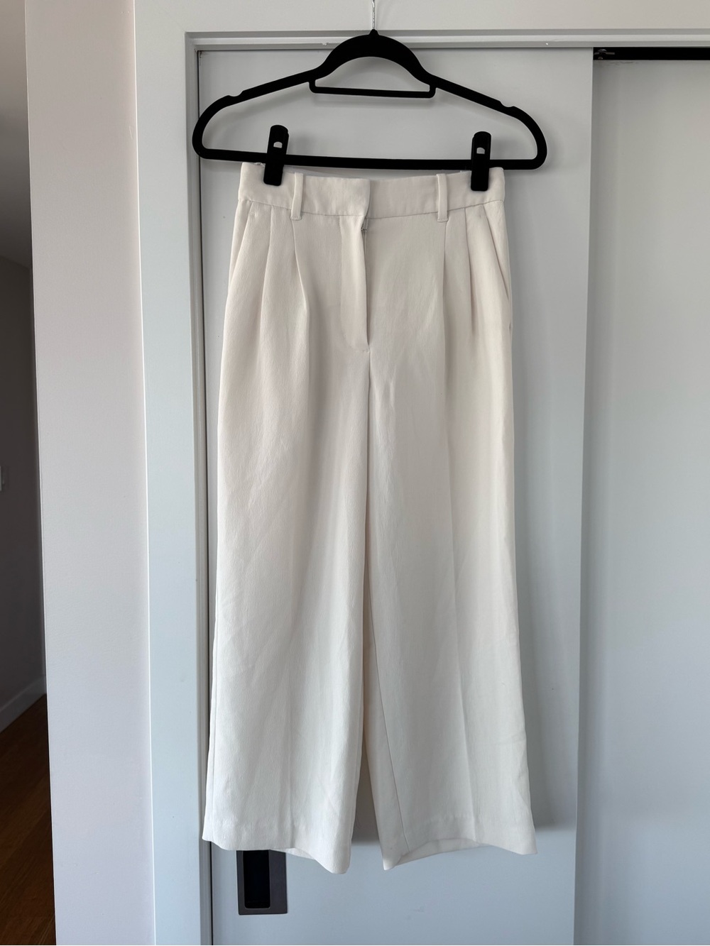 The Effortless Pant™ Cropped - Picture 2 of 3